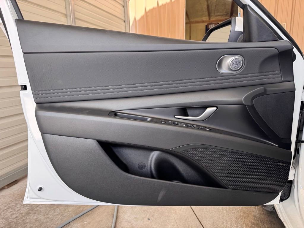New 2026 Hyundai Elantra Limited FWD image 23