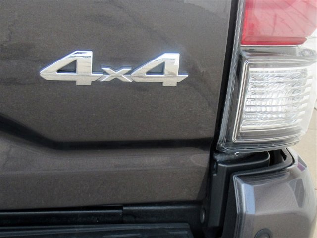 Used 2020 Toyota Tacoma Limited image 37