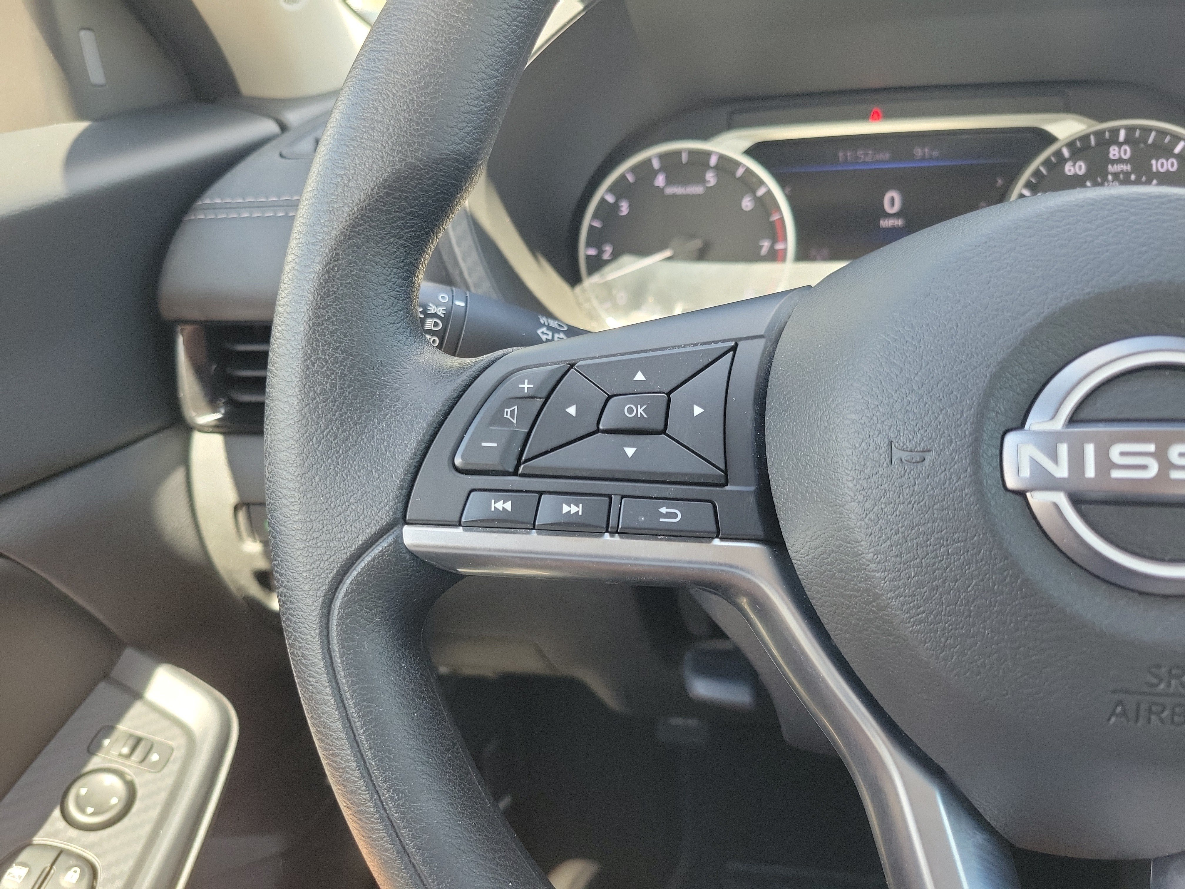 Used 2025 Nissan Sentra SV FWD image 23
