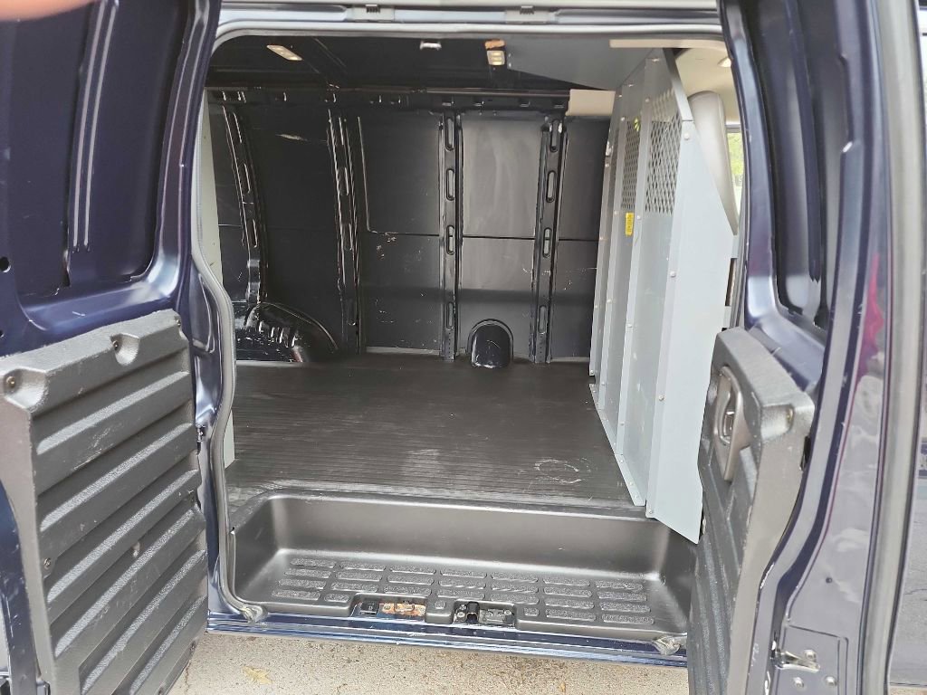Used 2015 Chevrolet Express 2500 w/ Cold Climate Package image 24