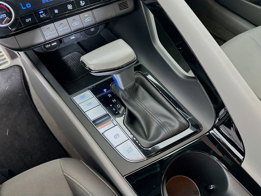 Certified 2025 Hyundai Elantra SEL image 17