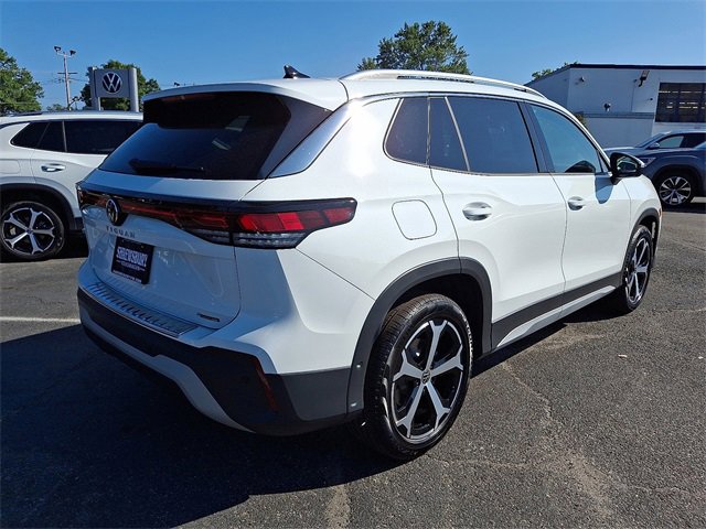 New 2025 Volkswagen Tiguan SE image 4