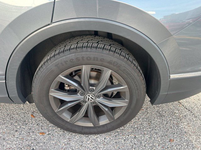 Used 2022 Volkswagen Tiguan SE w/ Panoramic Sunroof Package FWD image 23