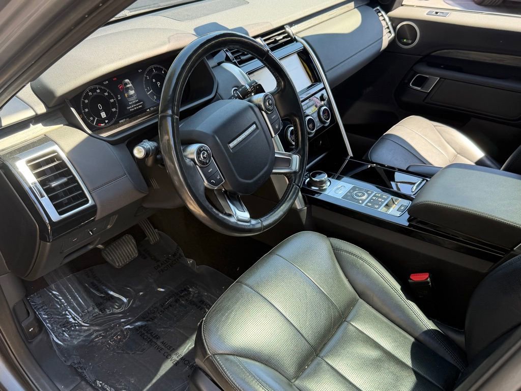 Used 2018 Land Rover Discovery HSE image 24