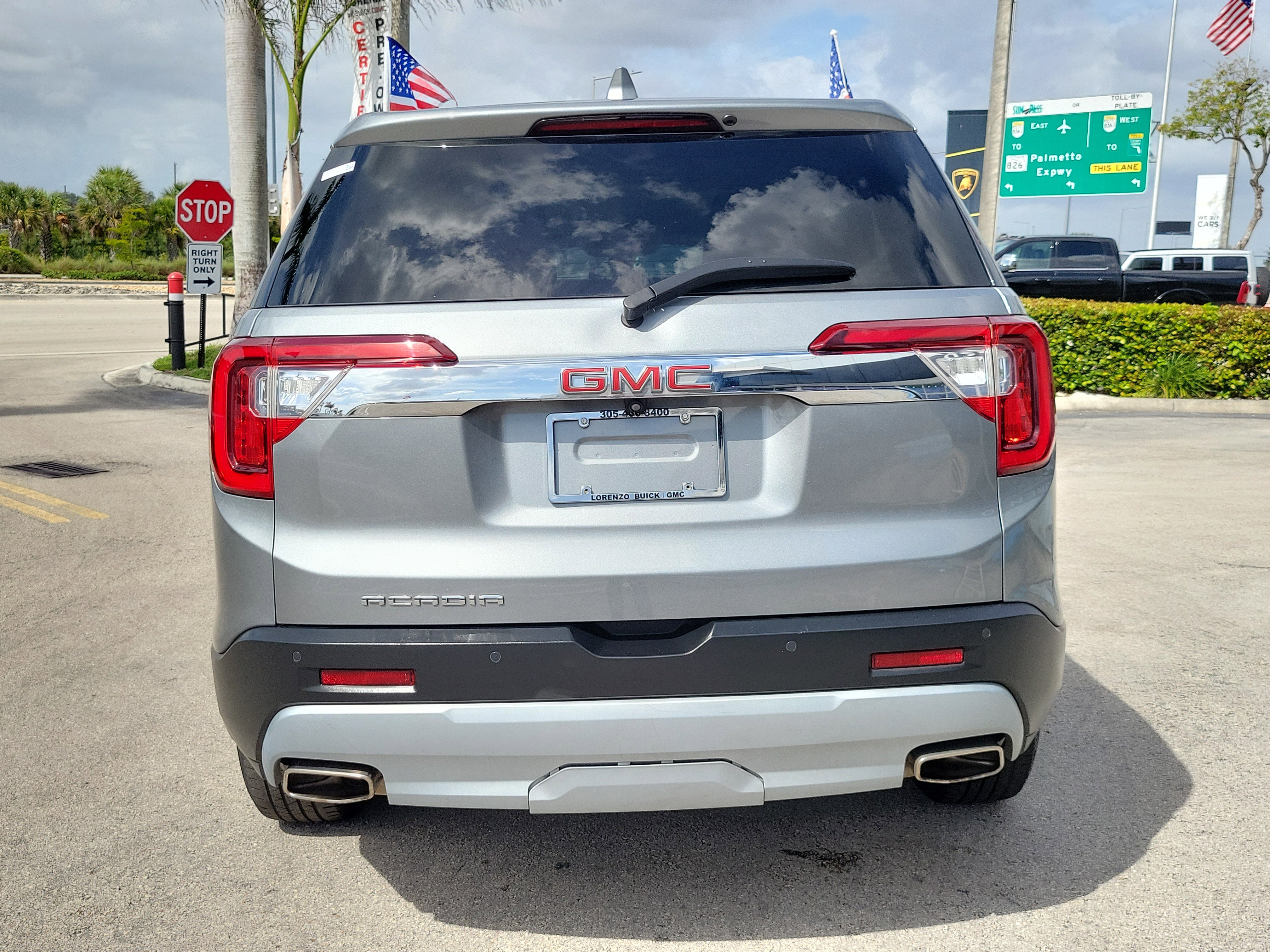 Used 2023 GMC Acadia SLE image 6