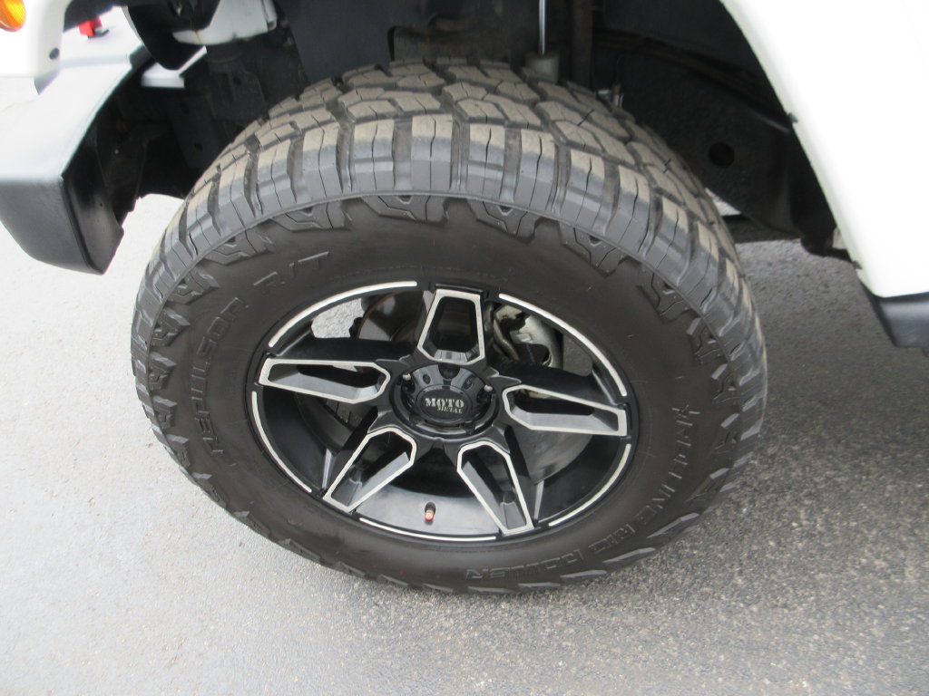 Used 2018 Jeep Wrangler Unlimited Sahara AWD/4WD image 13