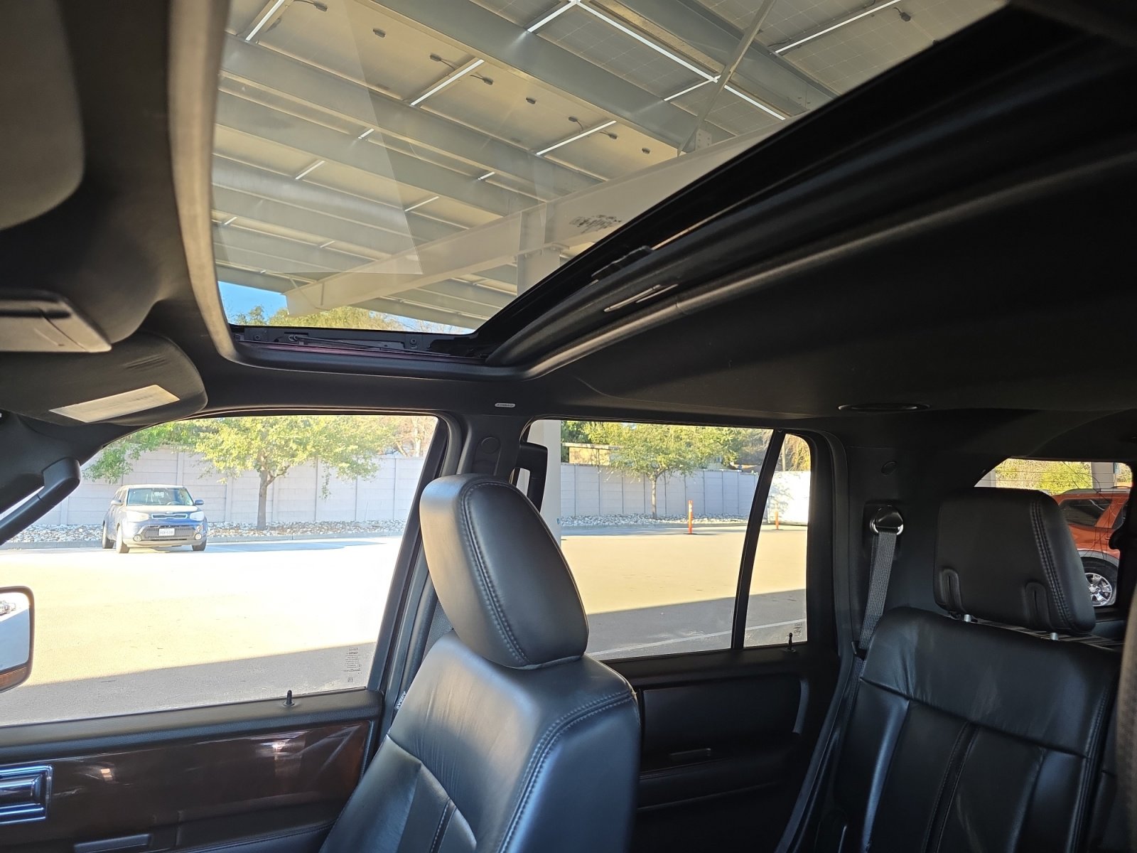 Used 2017 Lincoln Navigator Select image 17