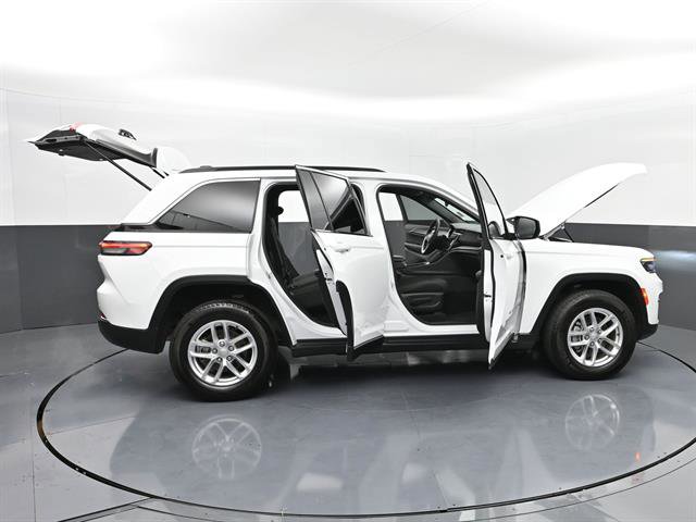 Used 2025 Jeep Grand Cherokee Laredo X image 55