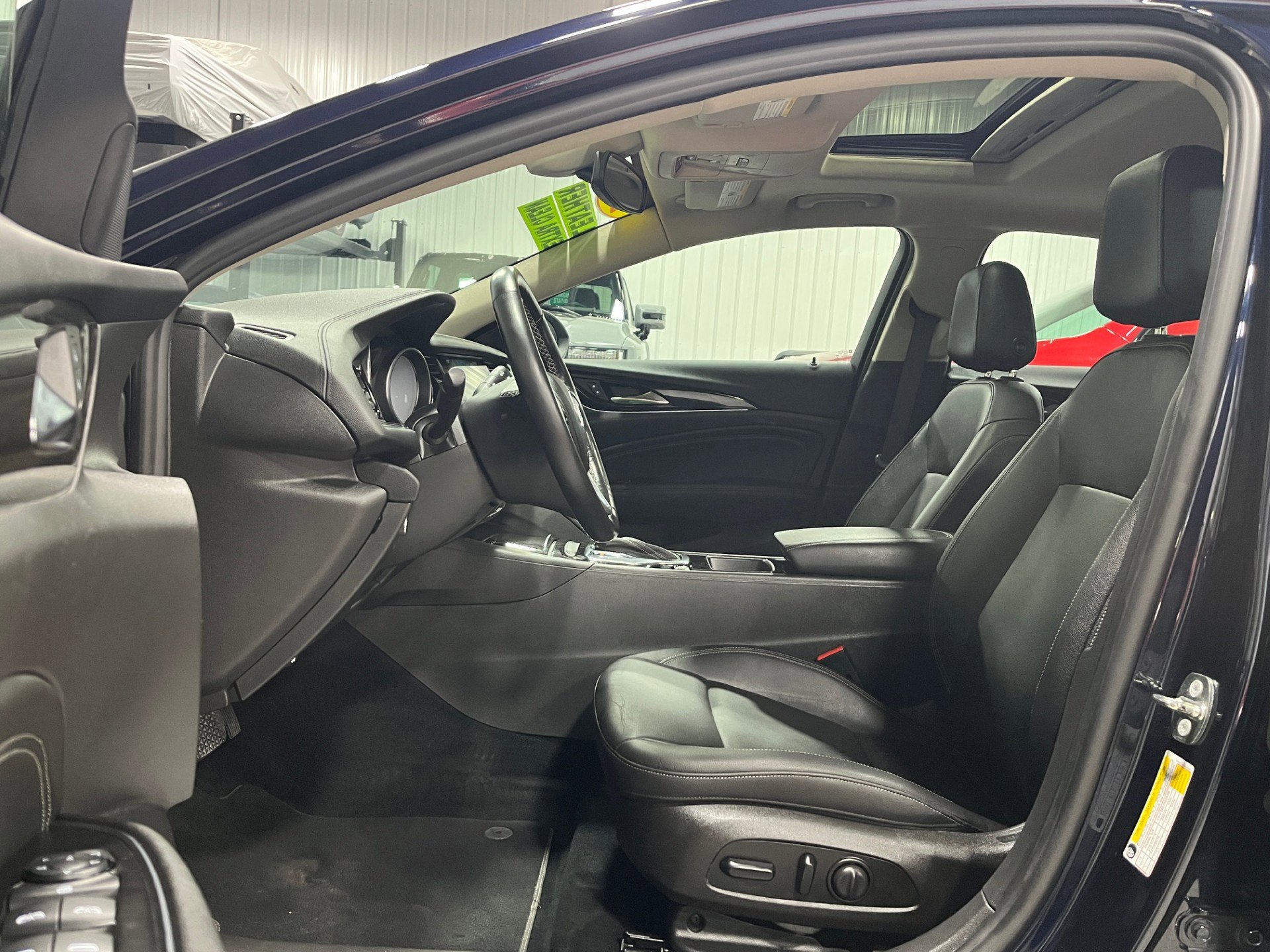 Used 2018 Buick Regal Essence image 11