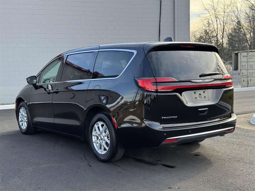 Used 2024 Chrysler Pacifica Touring-L image 23