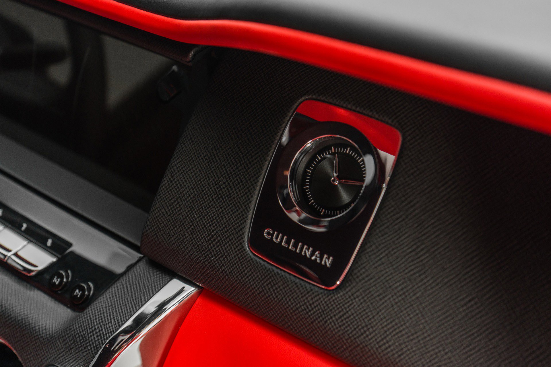 Used 2024 Rolls-Royce Cullinan image 30