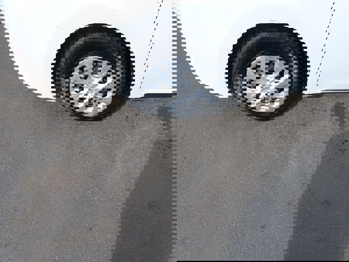 Used 2016 Toyota Corolla L image 33