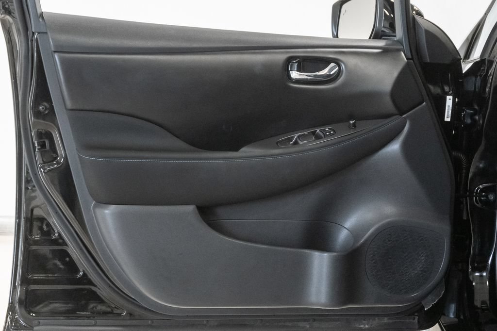 Used 2025 Nissan Leaf S FWD image 8