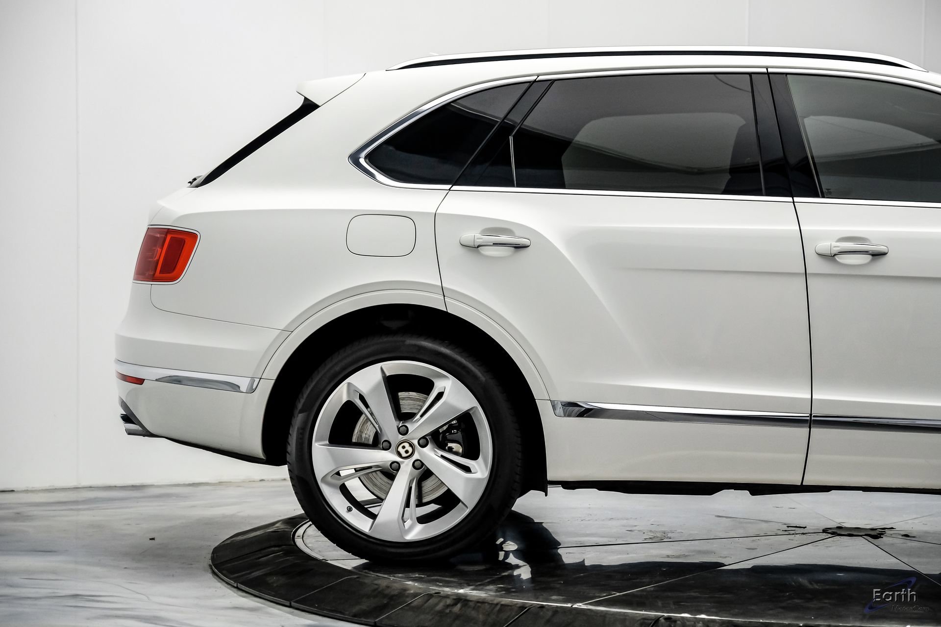 Used 2019 Bentley Bentayga image 20