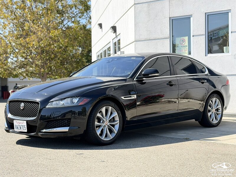 Used 2018 Jaguar XF Premium RWD image 4