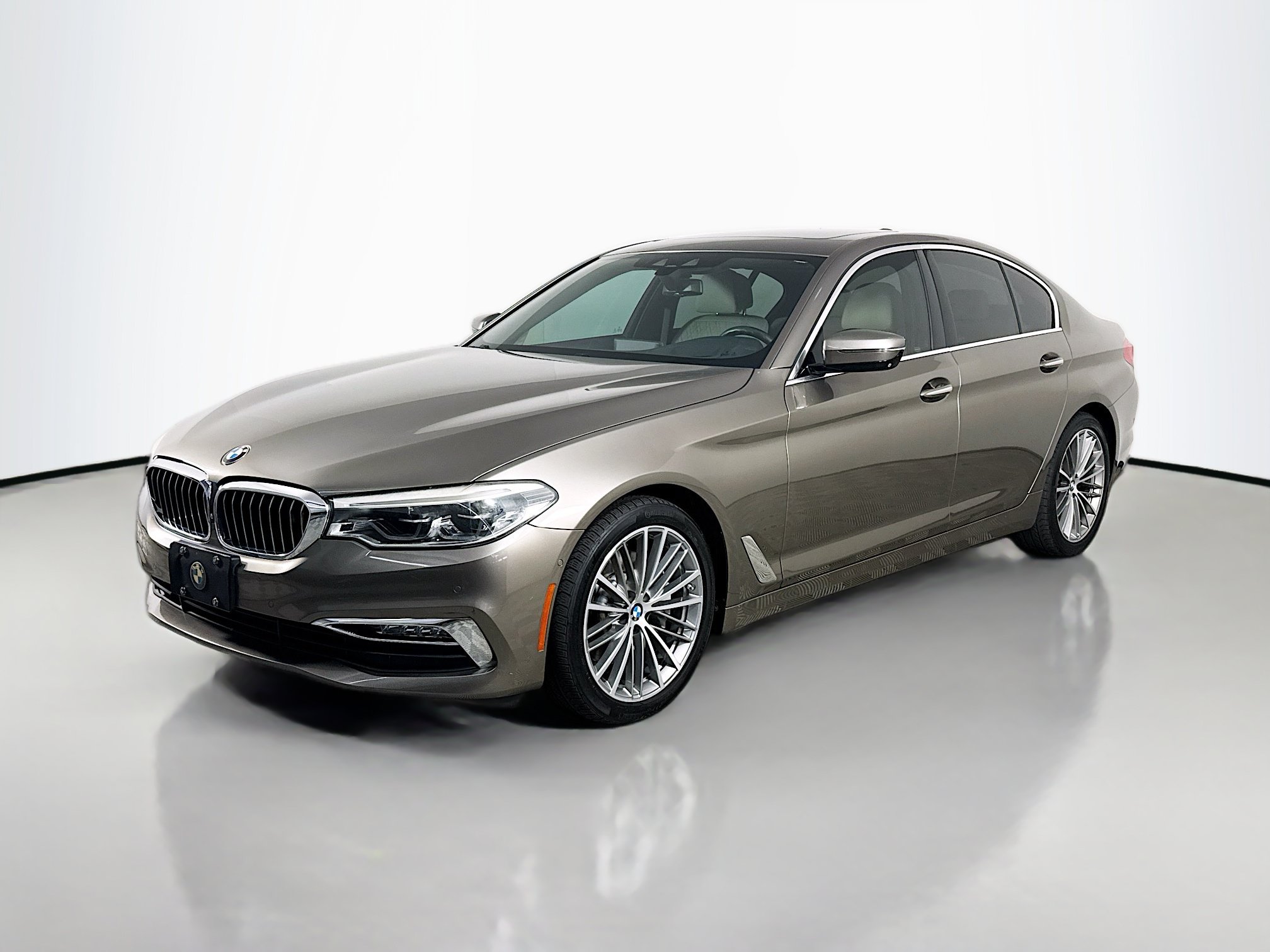 Used 2018 BMW 540i w/ Luxury Seating Package RWD image 4