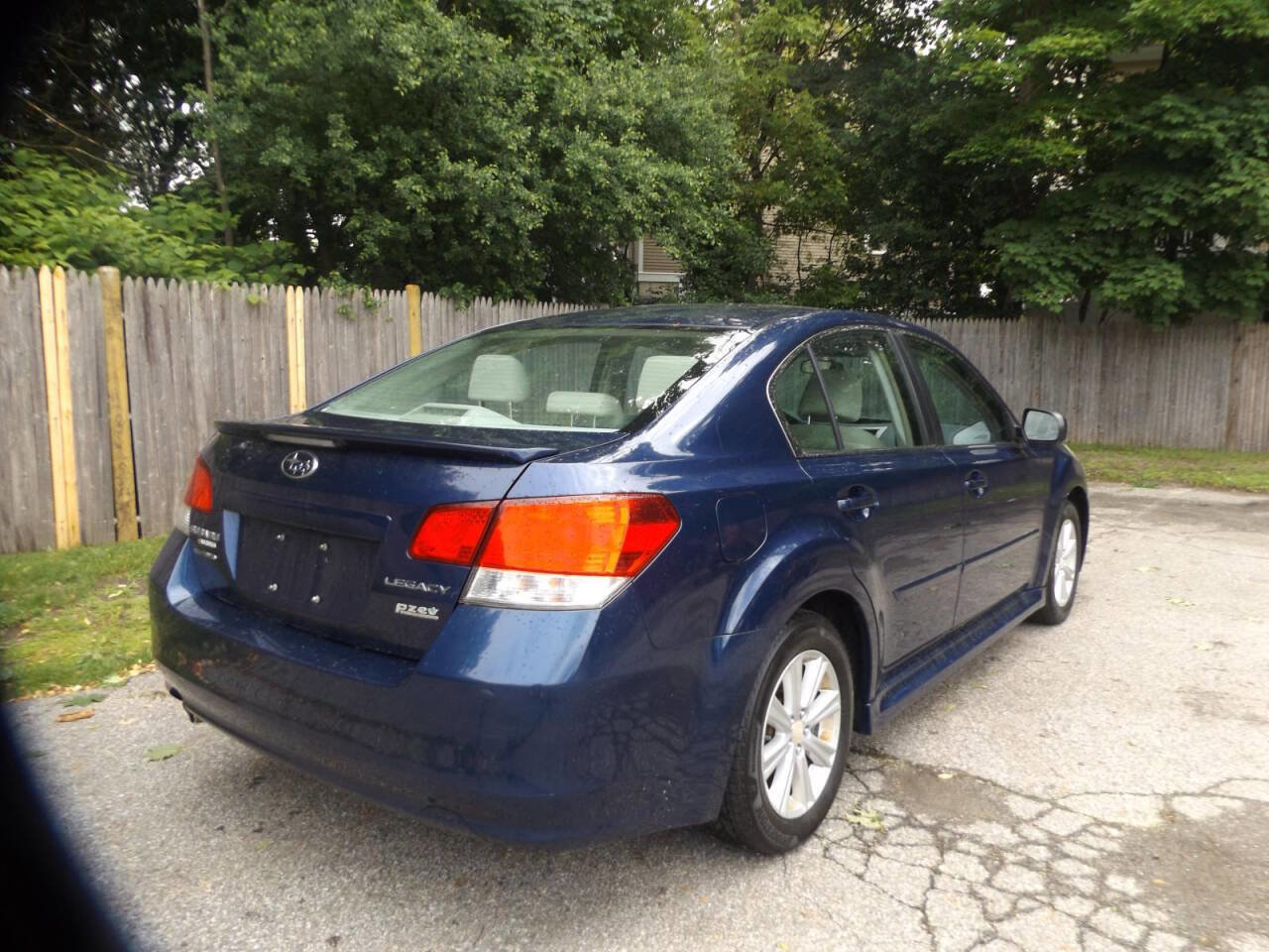 Used 2011 Subaru Legacy 2.5i Premium AWD/4WD image 7