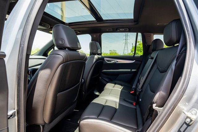 New 2025 Cadillac XT6 Luxury image 11