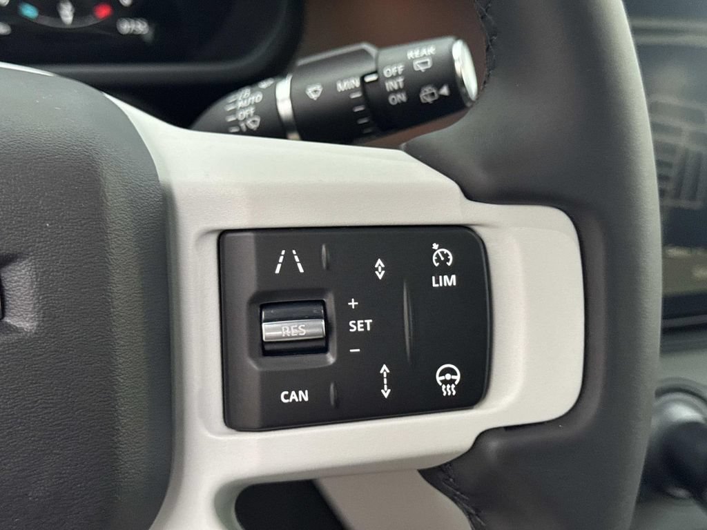 New 2026 Land Rover Defender 110 X-Dynamic SE AWD/4WD image 30