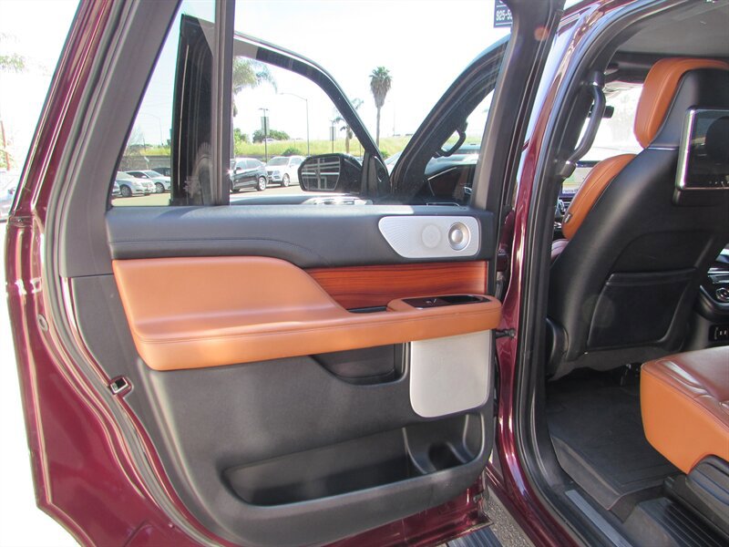Used 2018 Lincoln Navigator L Reserve w/ Technology Package AWD/4WD image 24