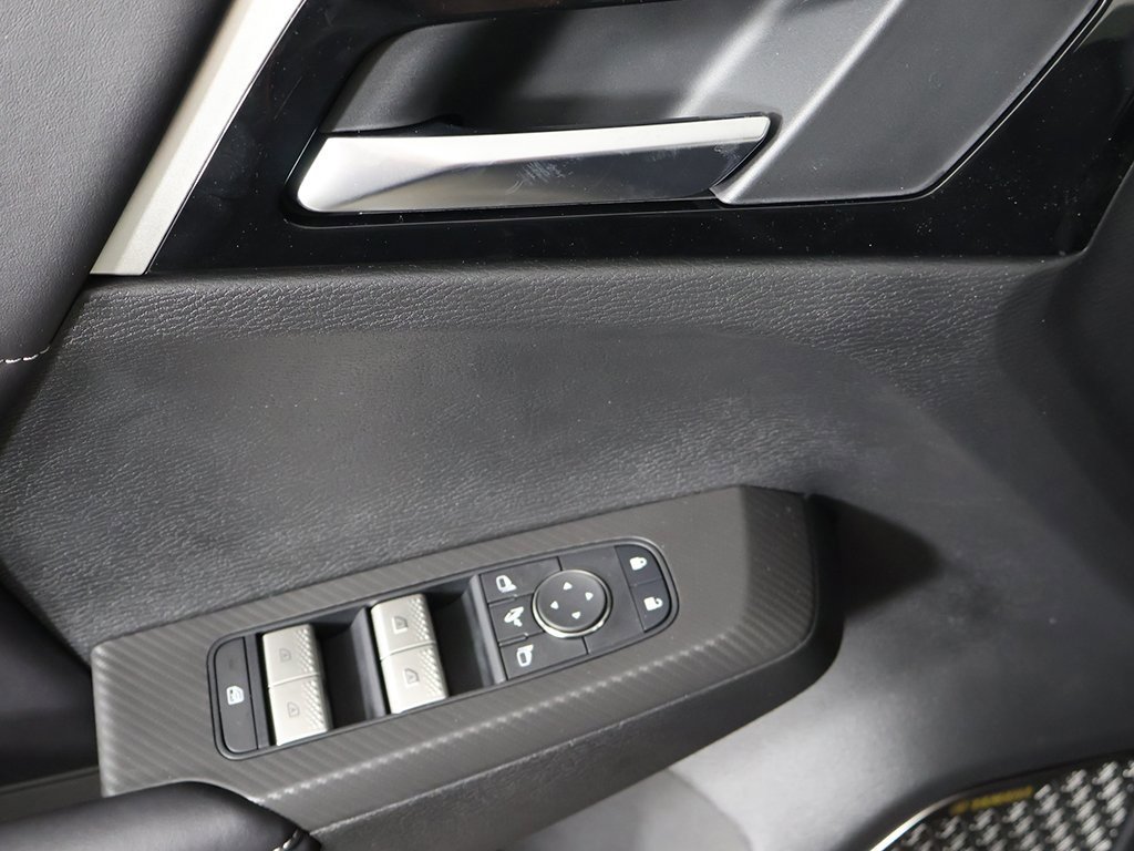 New 2025 Mitsubishi Outlander SE image 39