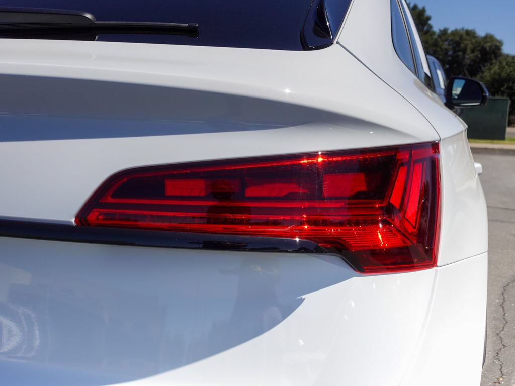 Used 2023 Audi SQ5 Prestige w/ Prestige Package AWD/4WD image 7