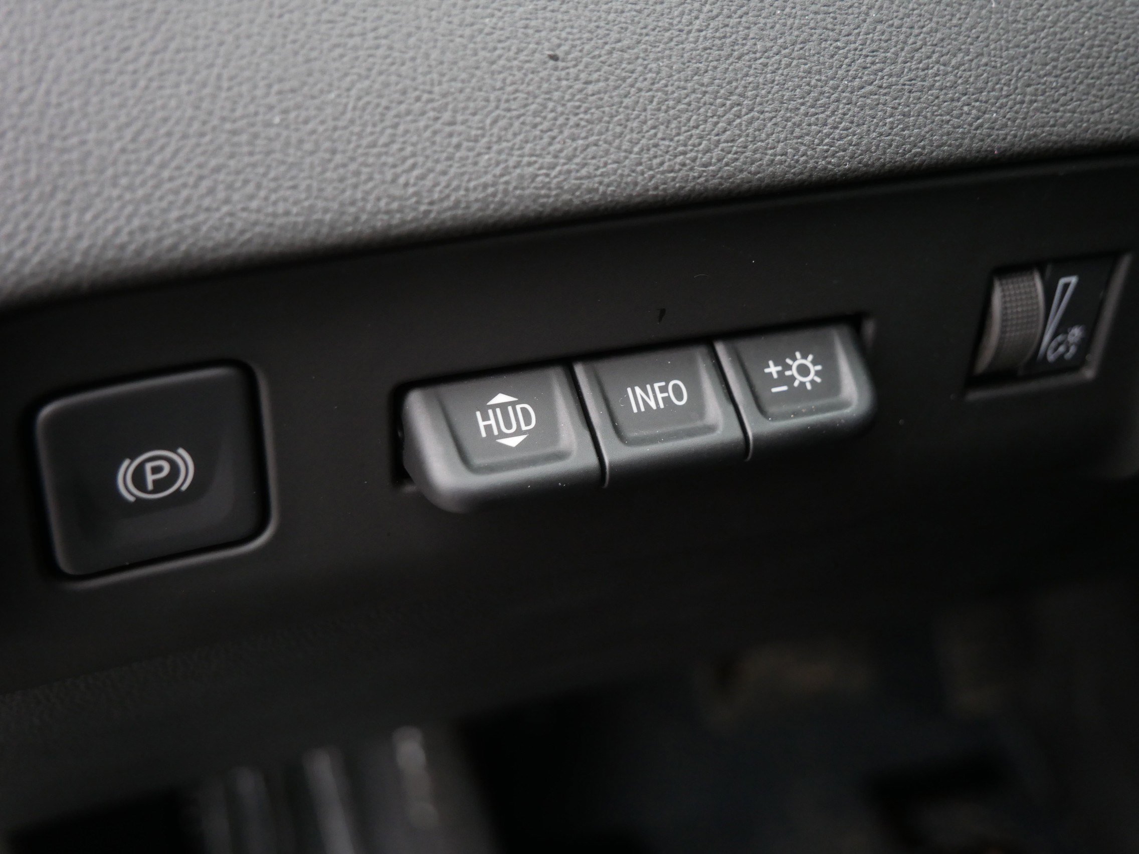 Used 2023 Buick Enclave Avenir w/ Avenir Technology Package image 27