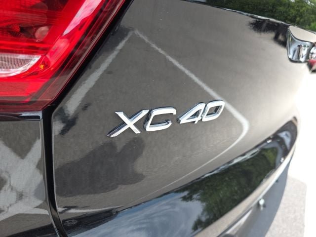 Used 2024 Volvo XC40 B5 Plus AWD/4WD image 12