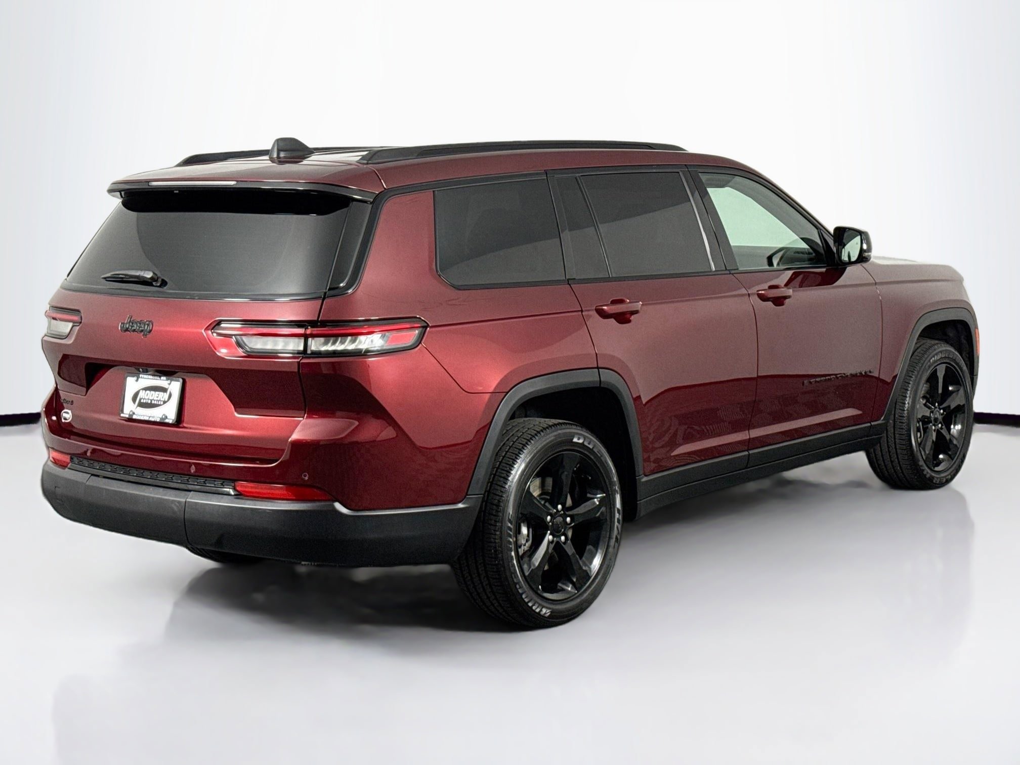 Used 2024 Jeep Grand Cherokee L Altitude AWD/4WD image 11