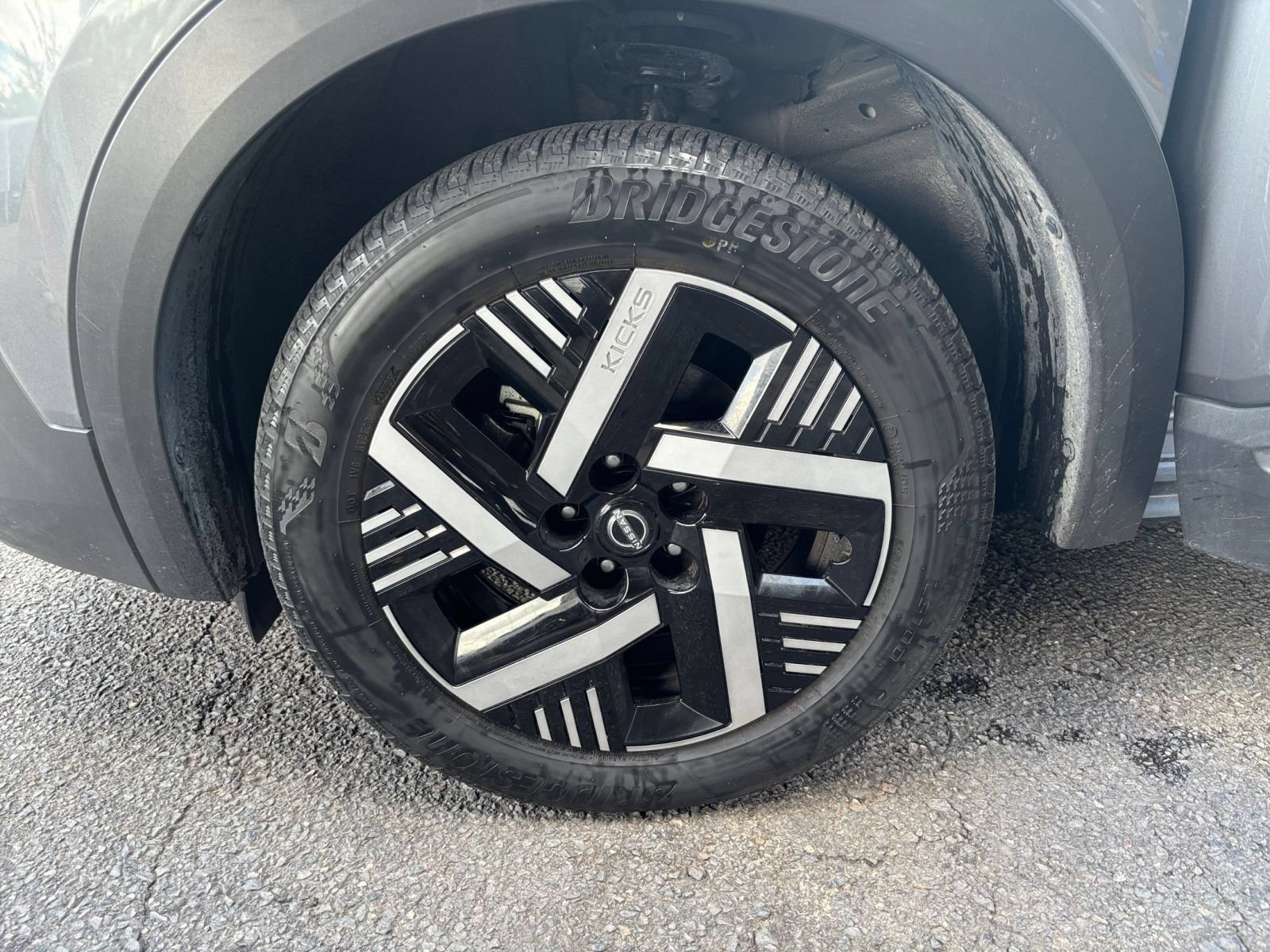 Used 2025 Nissan Kicks SV FWD image 28