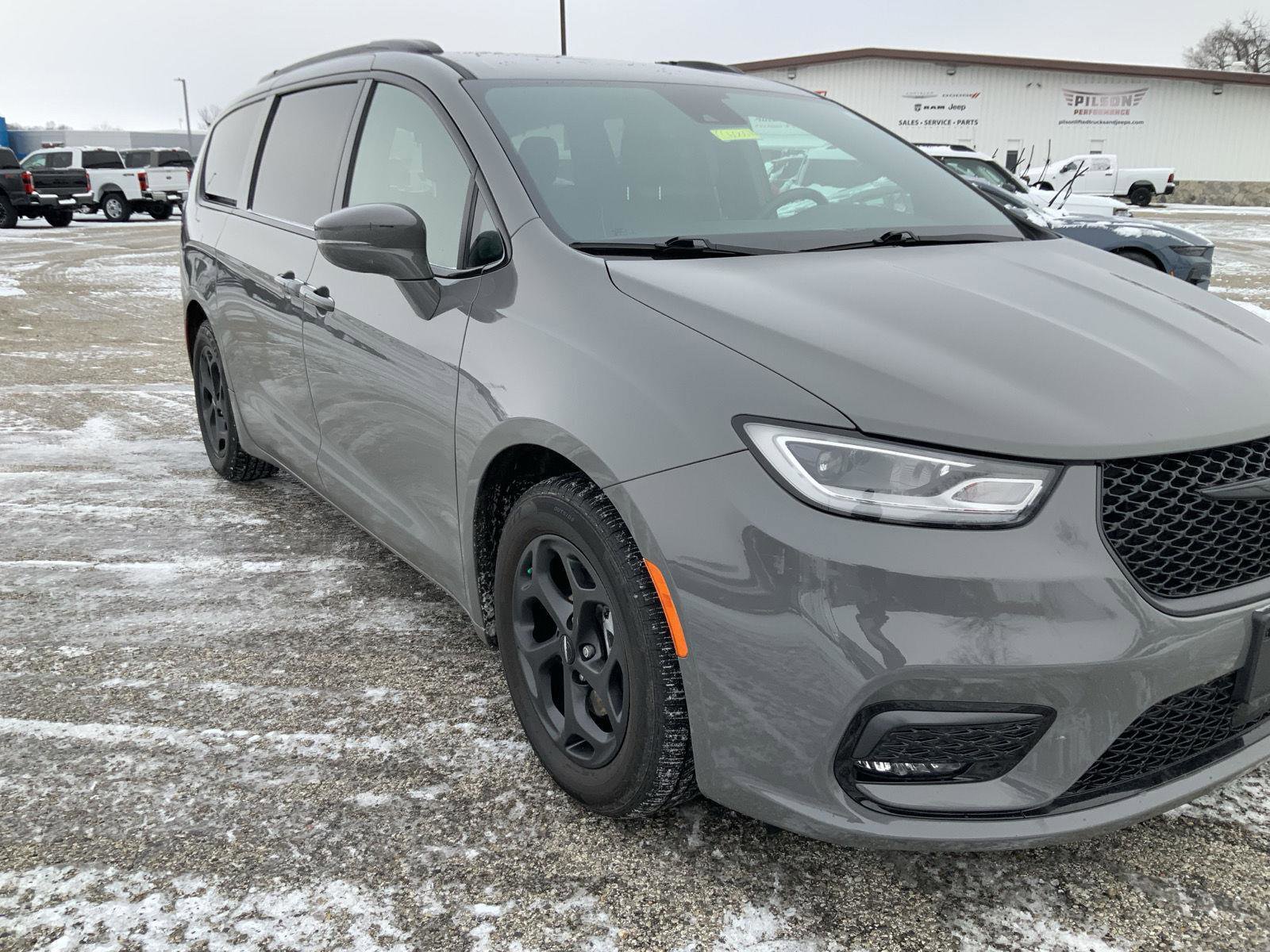 Used 2021 Chrysler Pacifica Limited w/ S Appearance Package image 16