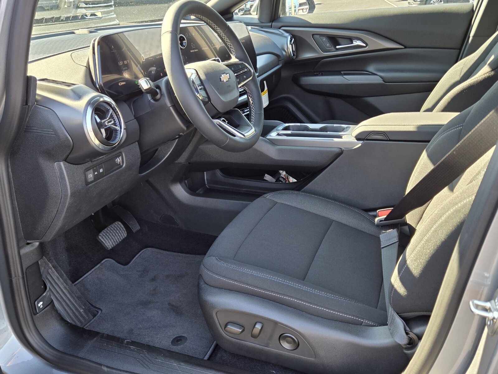 New 2026 Chevrolet Equinox EV LT w/ Comfort Package image 6