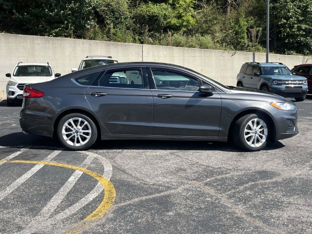 Used 2019 Ford Fusion SE FWD image 2