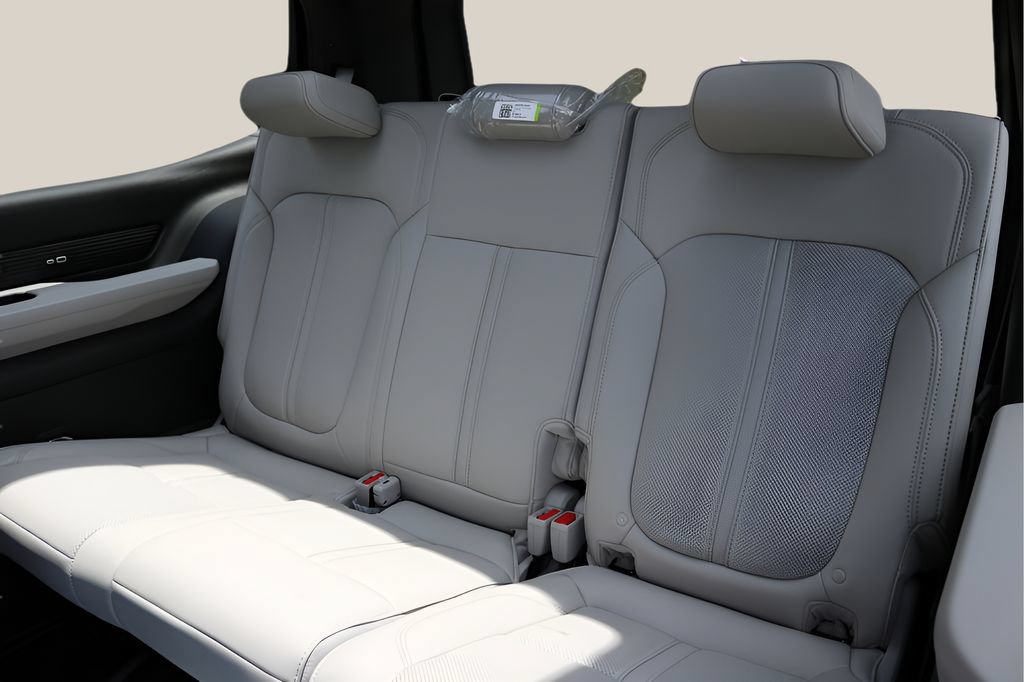 New 2026 Jeep Grand Wagoneer Limited AWD/4WD image 17