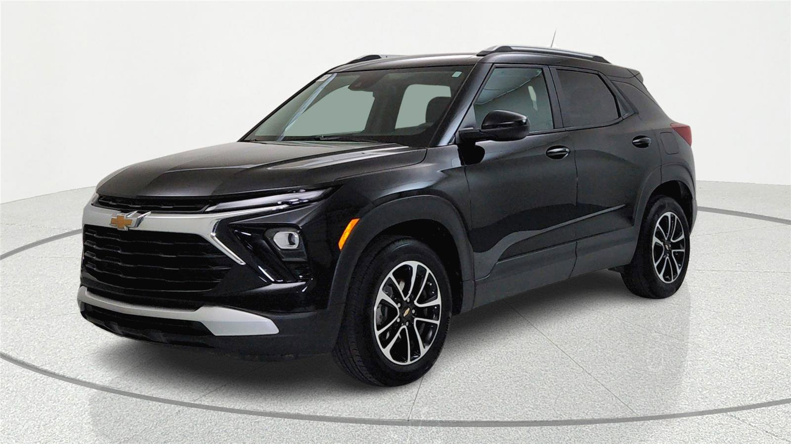 Used 2024 Chevrolet TrailBlazer LT image 2