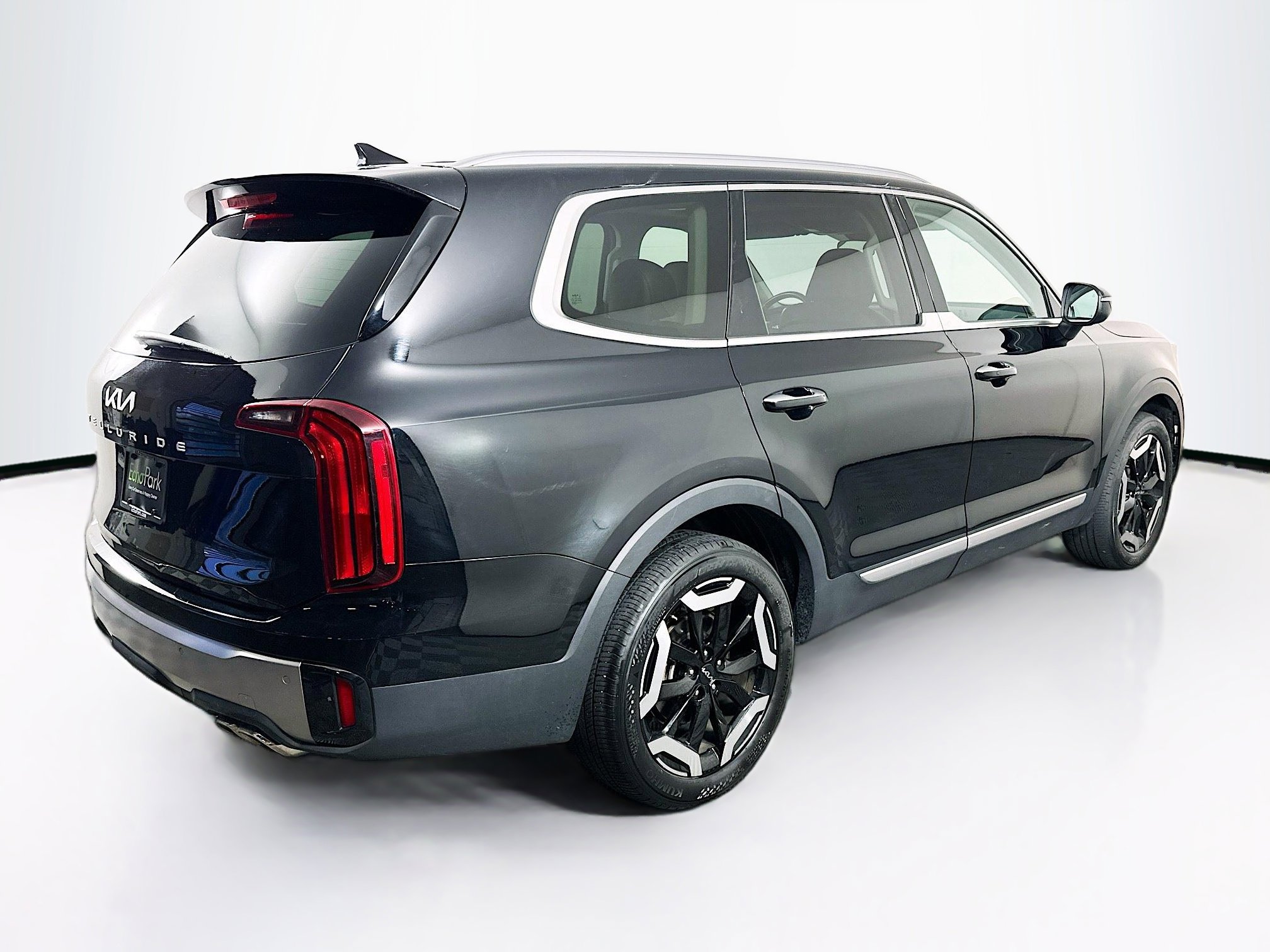 Used 2025 Kia Telluride S FWD image 9