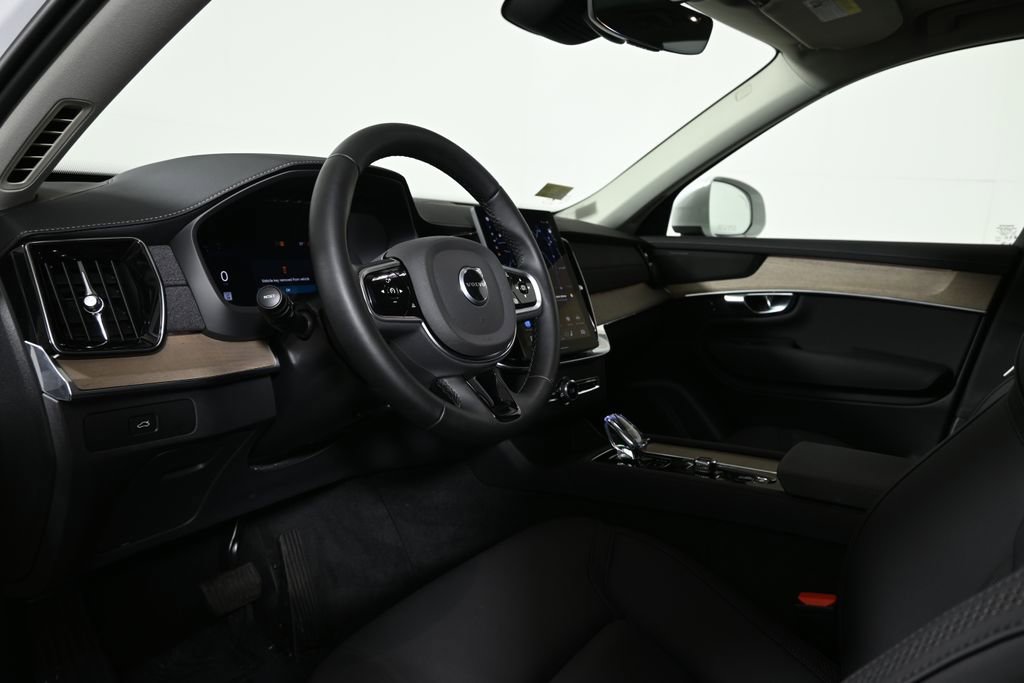 Used 2025 Volvo XC90 B5 Plus w/ Protection Package Premier image 14