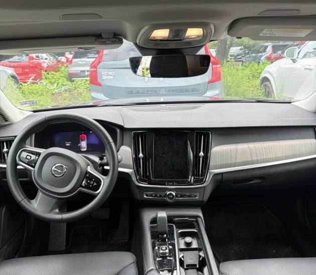 Used 2023 Volvo S90 B6 Plus AWD/4WD image 4