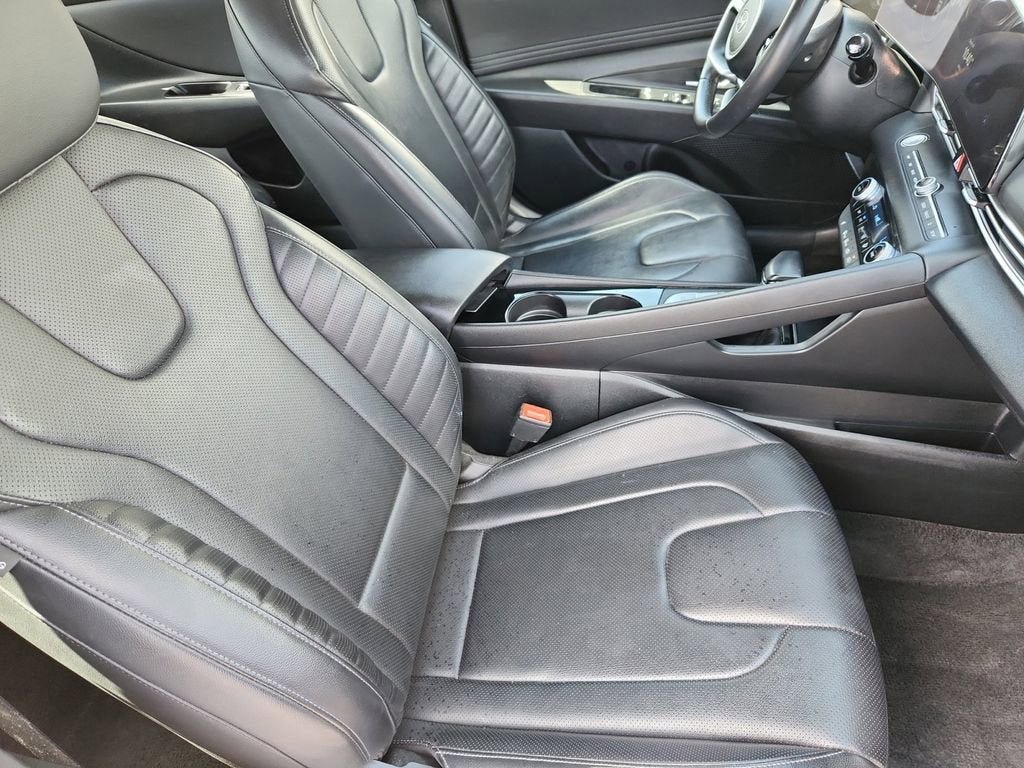 Used 2025 Hyundai Elantra Limited FWD image 15