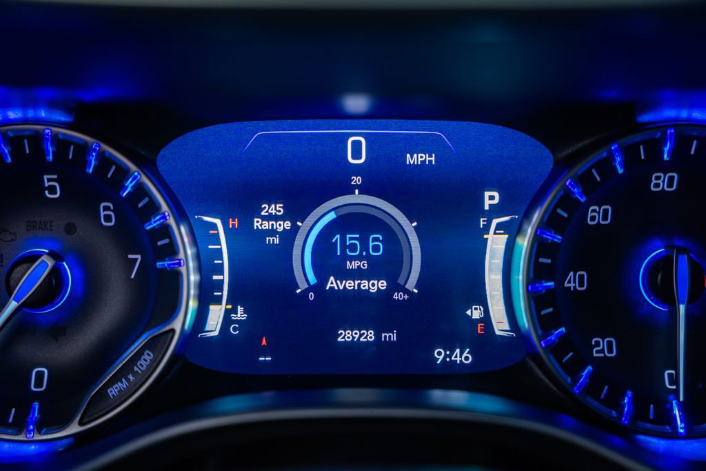 Used 2025 Chrysler Pacifica Select image 46