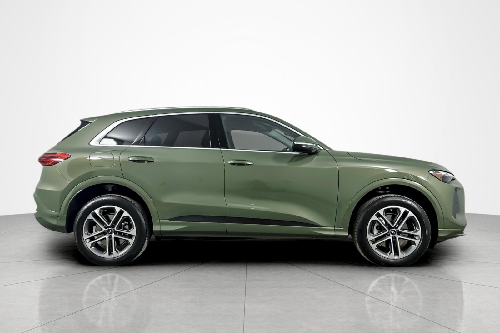 Used 2025 Audi Q5 Premium w/ 19" Wheel Package image 6