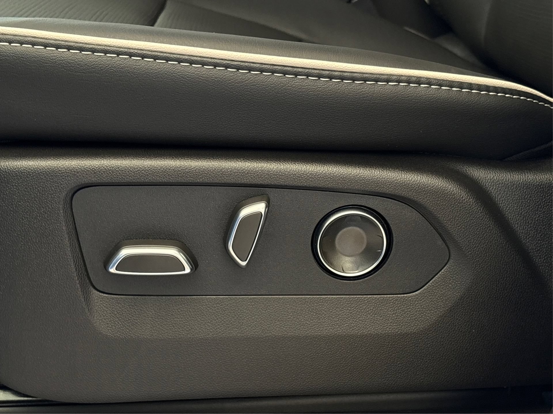 New 2026 Cadillac Escalade Sport AWD/4WD image 32