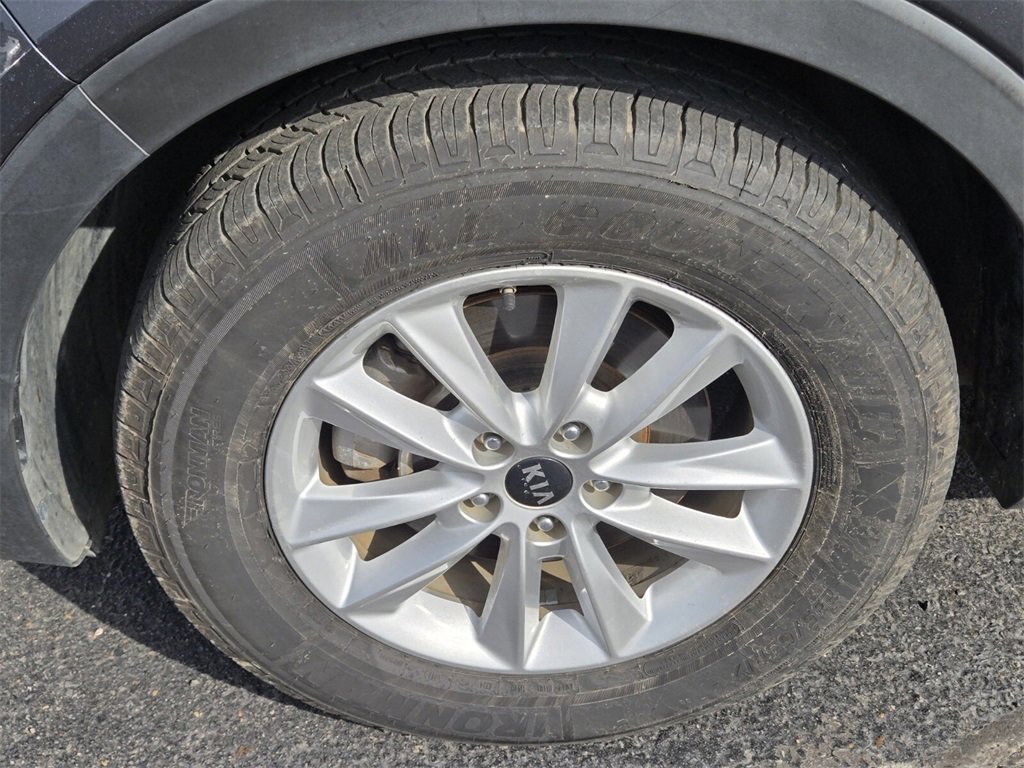 Used 2020 Kia Sorento LX image 9