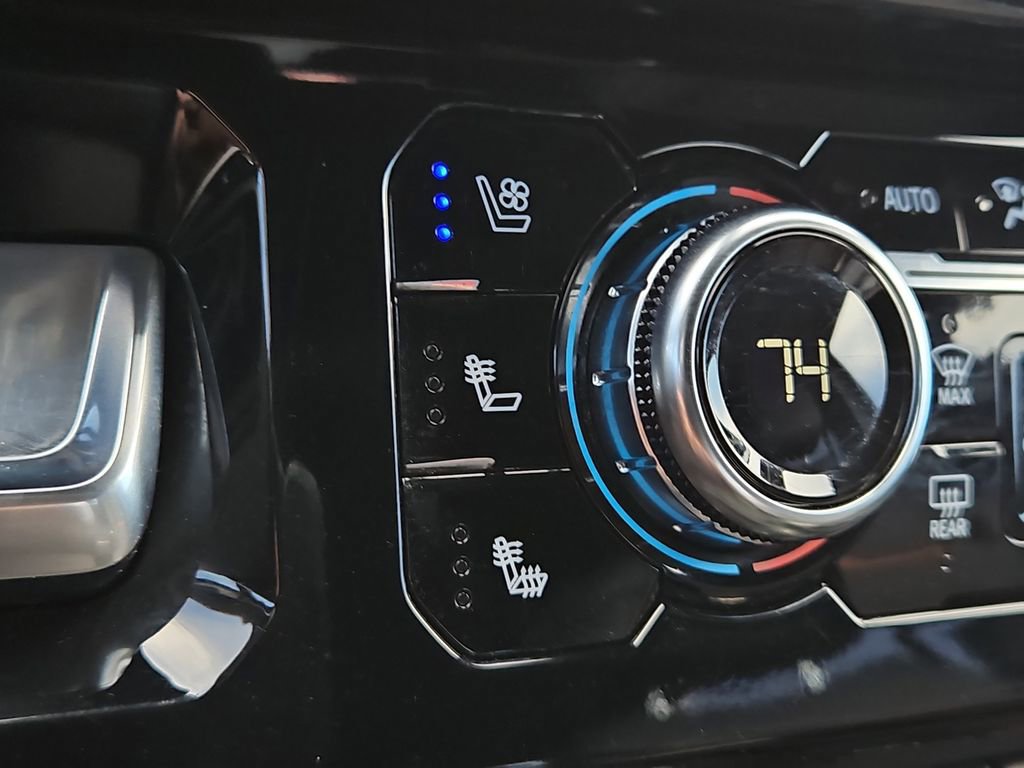 Used 2025 GMC Sierra 2500 AT4 image 25