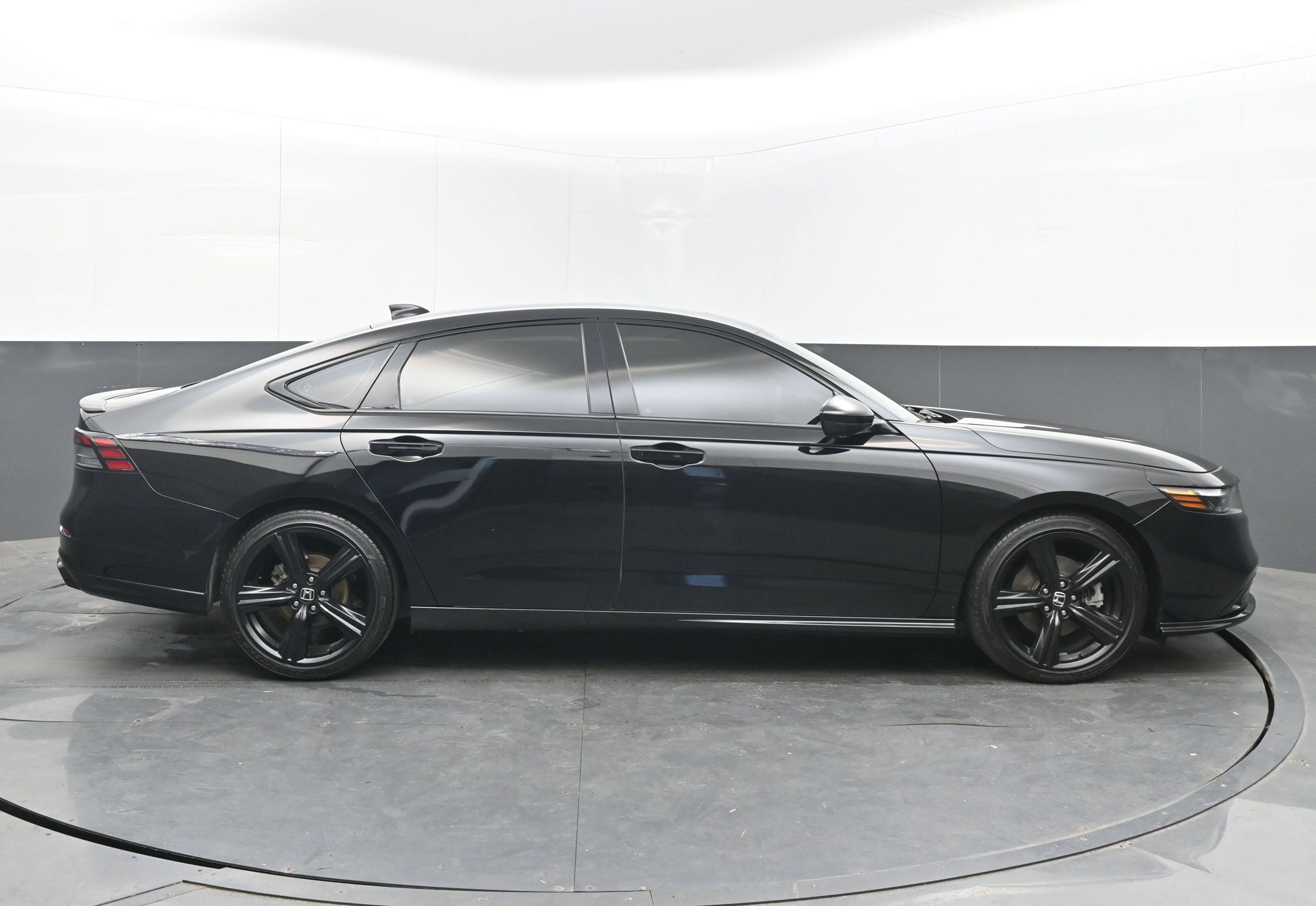 Used 2023 Honda Accord Sport image 8