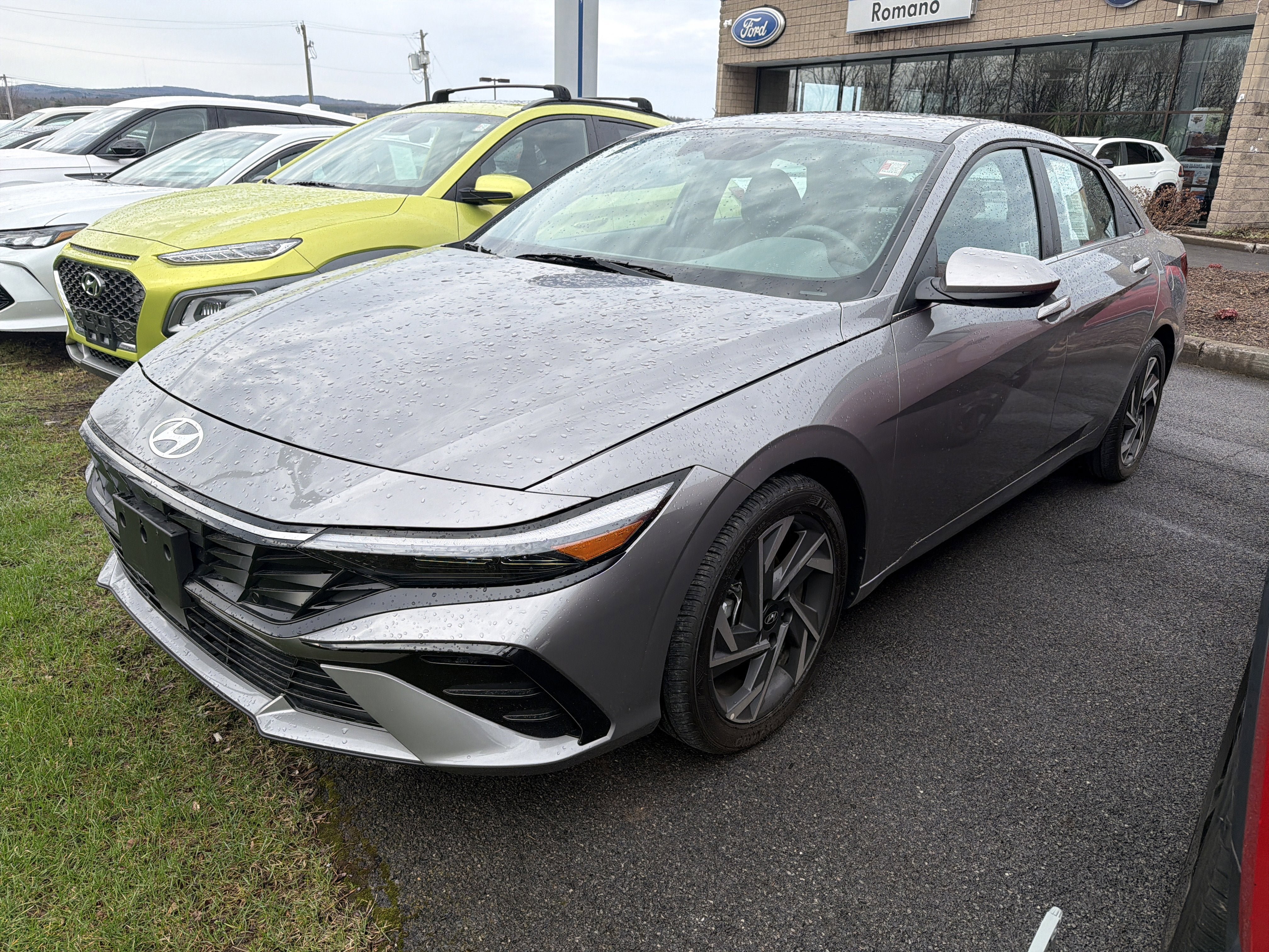 Used 2024 Hyundai Elantra SEL w/ Convenience Package FWD image 4