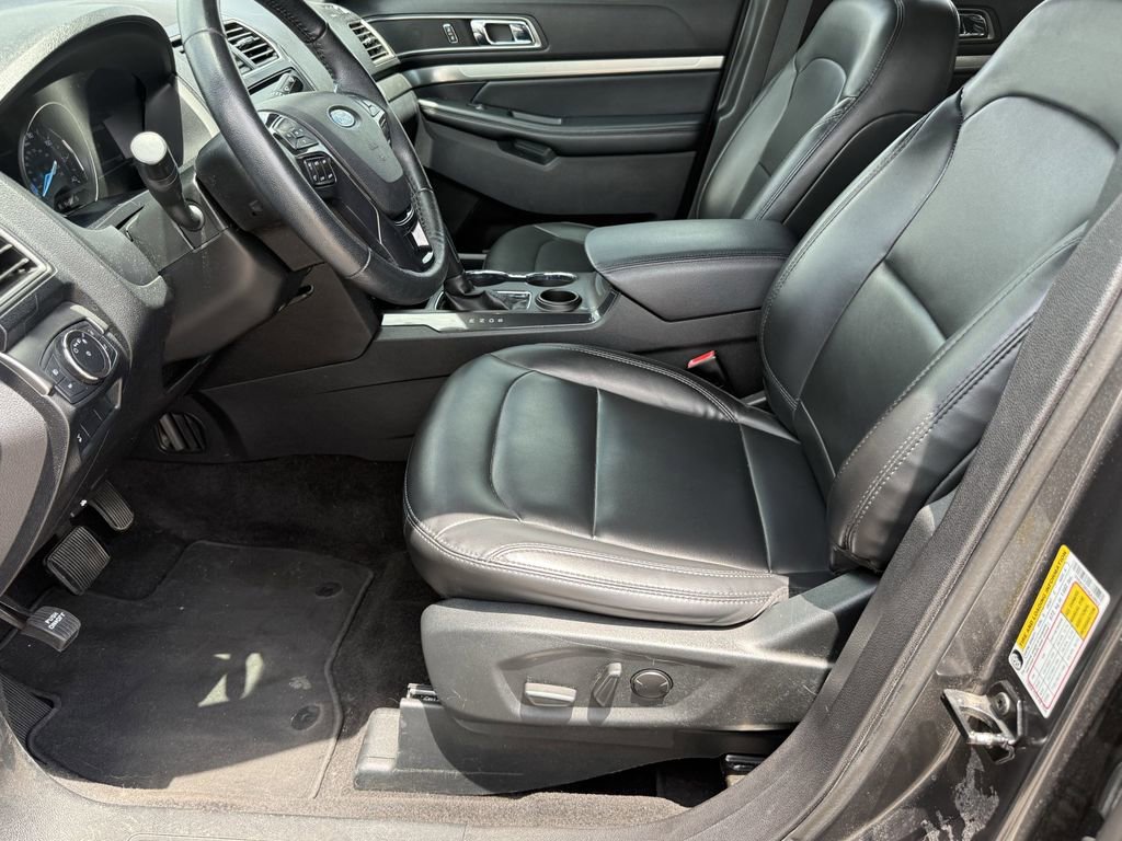 Used 2019 Ford Explorer XLT w/ Equipment Group 202A FWD image 12