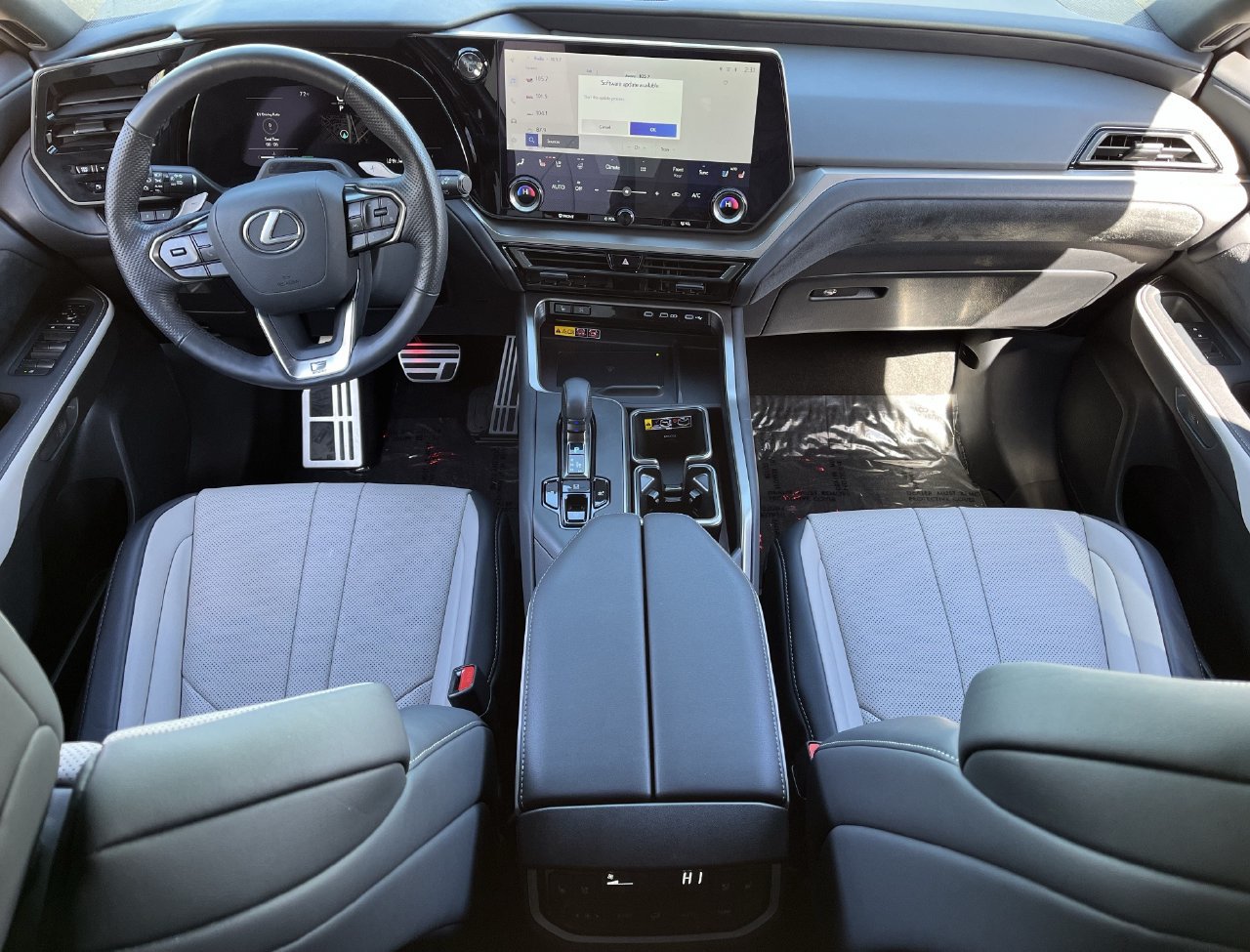 Used 2025 Lexus TX 500h AWD w/ Technology Package image 9