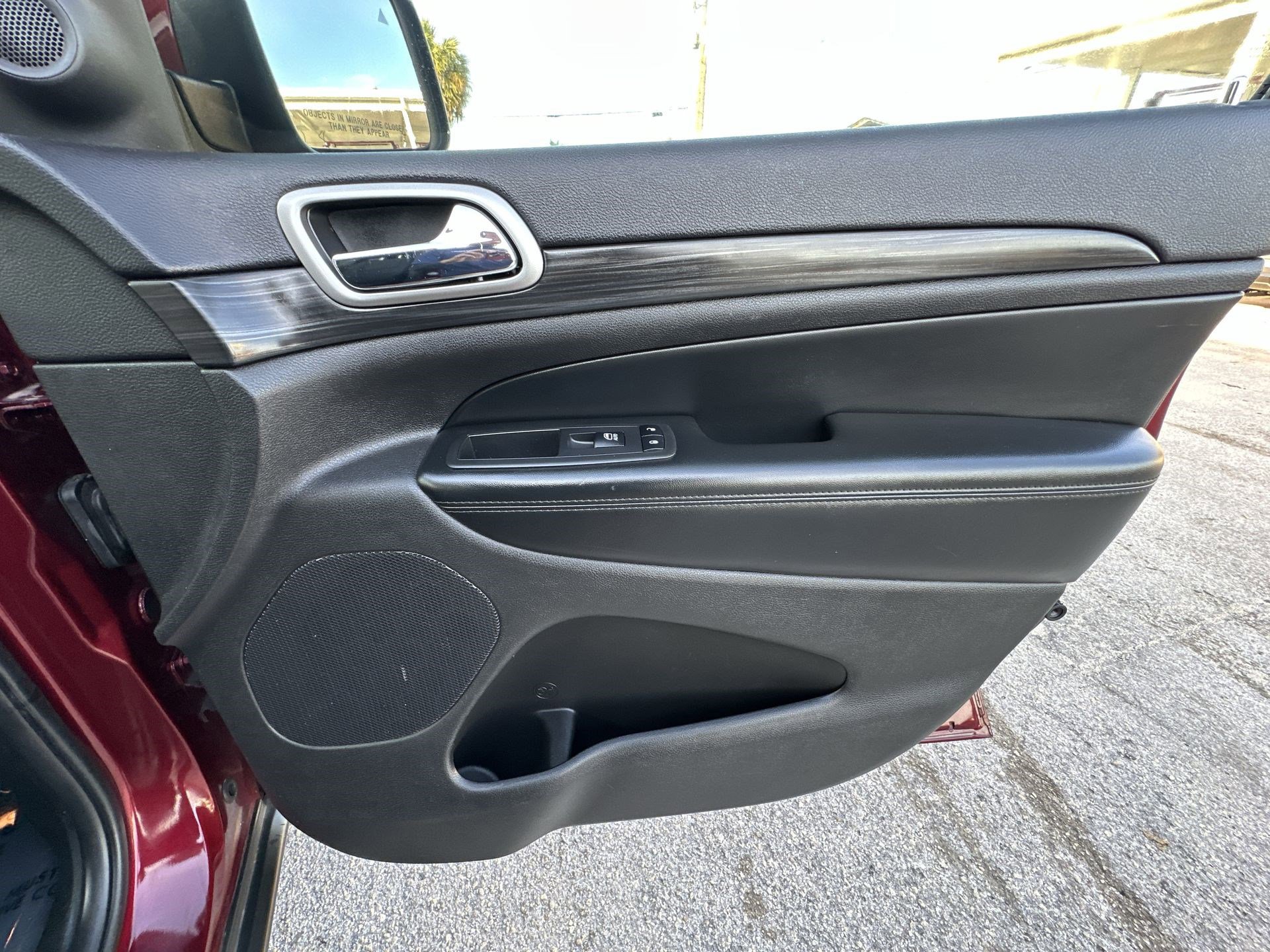 Used 2019 Jeep Grand Cherokee Laredo image 31