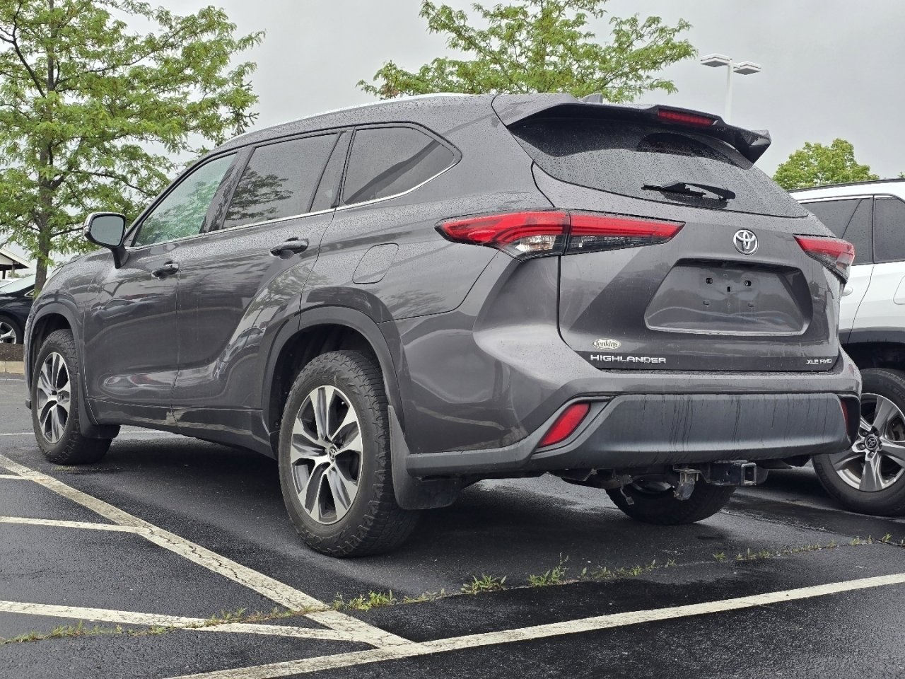 Certified 2021 Toyota Highlander XLE AWD/4WD image 4